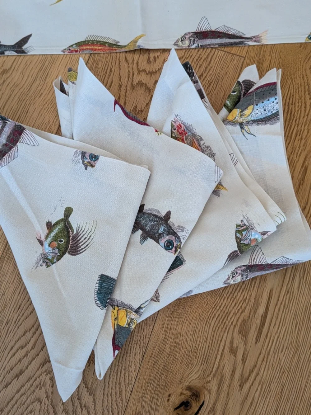 NWOT Pottery Barn Linen Blend Table runner & 4 square napkins fishing